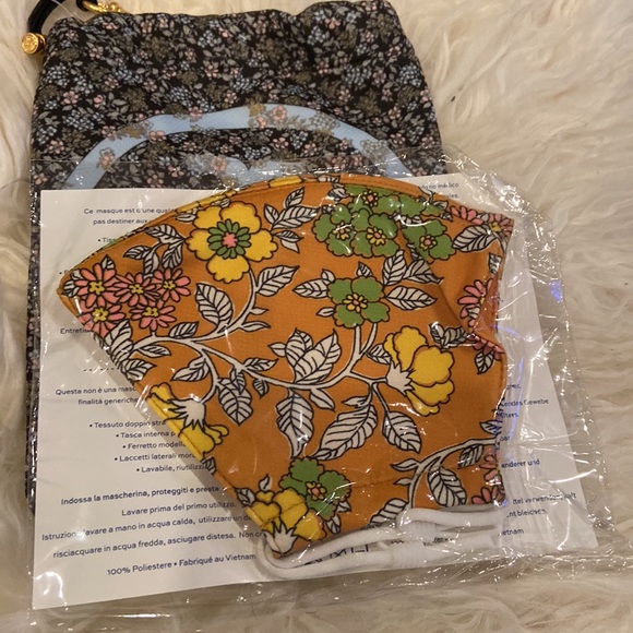 Tory Burch cloth Face  mask Two pack ONLY  with Tory Burch pouch 6/5in - Picture 2 of 12